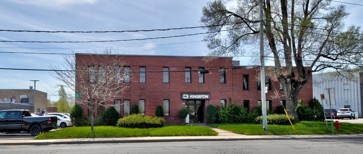 9100 Rue Elmsie, Montréal, QC for sale Building Photo- Image 1 of 1