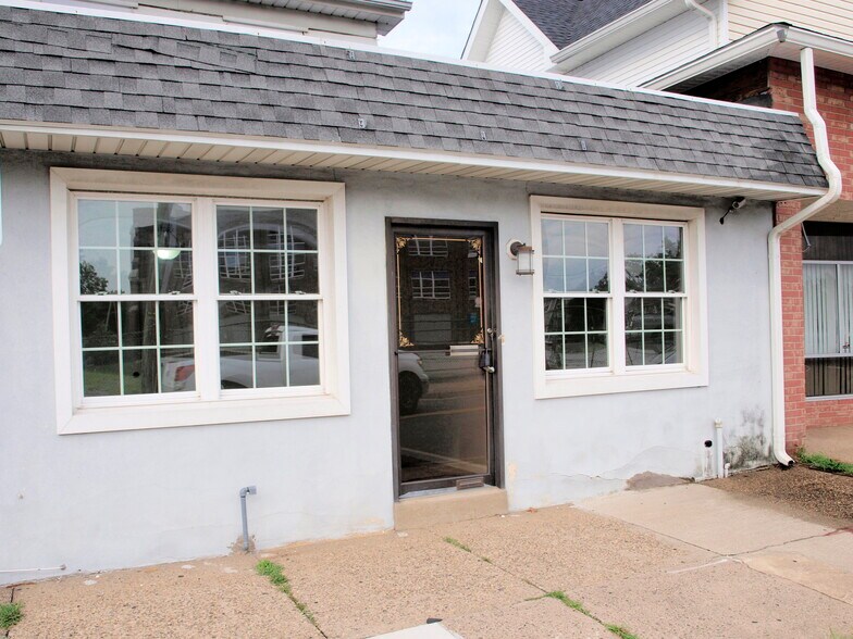 209 Bridgeboro St, Riverside, NJ à louer - Photo du bâtiment - Image 3 de 12