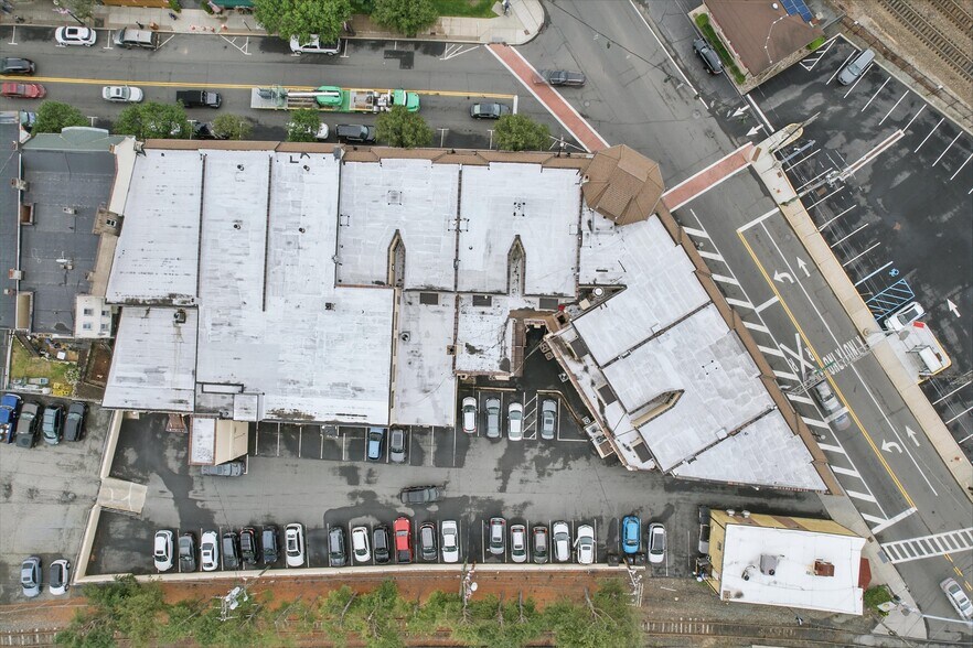 KipLou Realty Portfolio portefeuille de 7 propriétés à vendre sur LoopNet.ca - Photo du bâtiment - Image 2 de 97