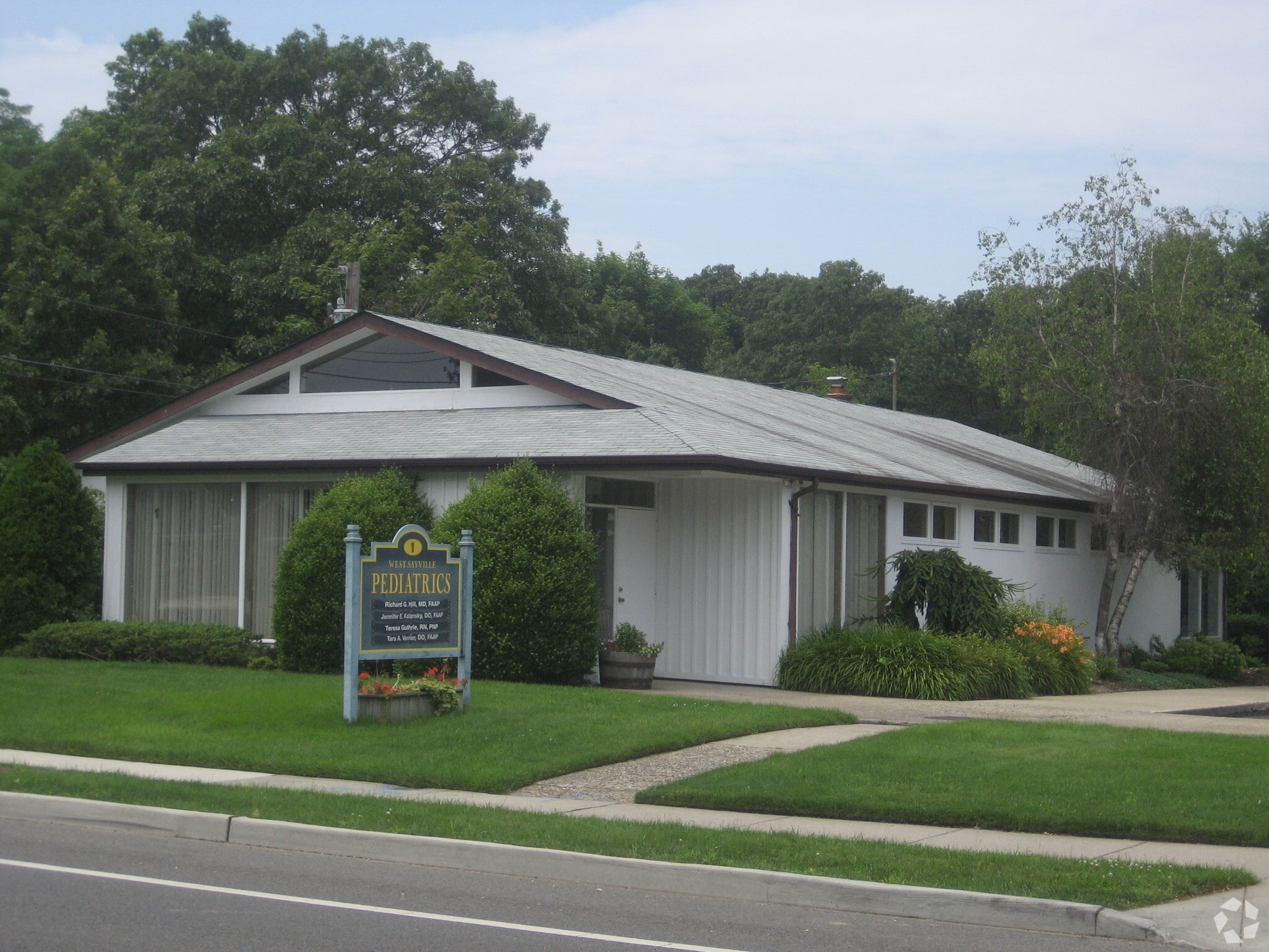 1 Main St, West Sayville, NY for lease Primary Photo- Image 1 of 8