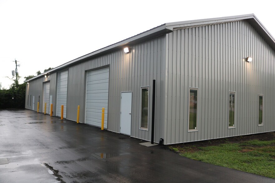 13910 Century Ln, Grandview, MO à louer - Photo du bâtiment - Image 2 de 3