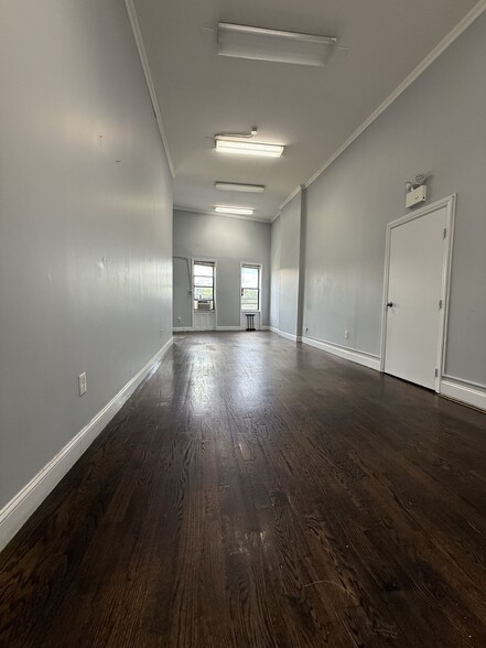 9206 Jamaica Ave, Woodhaven, NY for lease - Building Photo - Image 2 of 10