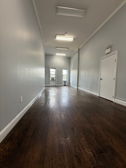 9206 Jamaica Ave, Woodhaven, NY à louer - Photo du bâtiment - Image 2 de 10