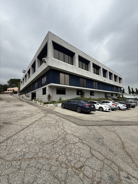 2540 Foothill Blvd, La Crescenta, CA à vendre - Photo du bâtiment - Image 1 de 10