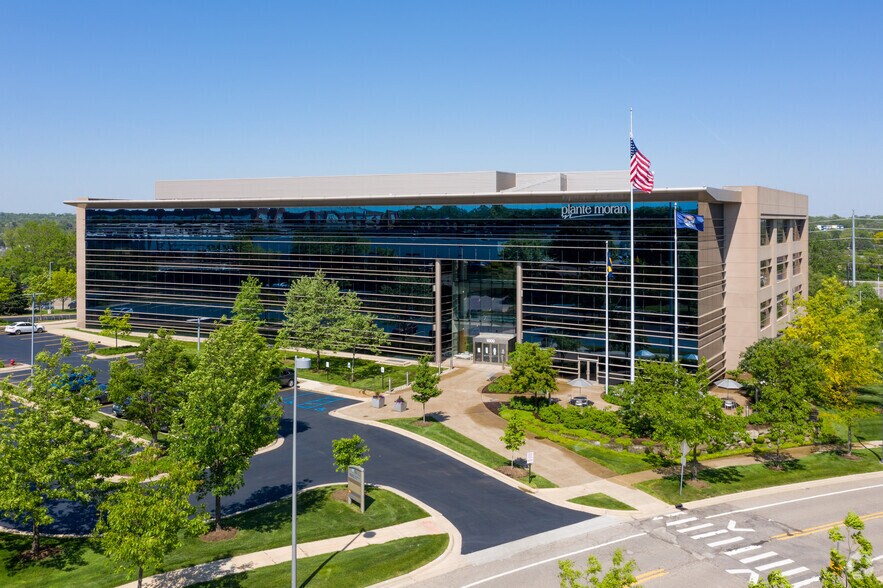 1000 Oakbrook Dr, Ann Arbor, MI à louer - Photo principale - Image 1 de 9