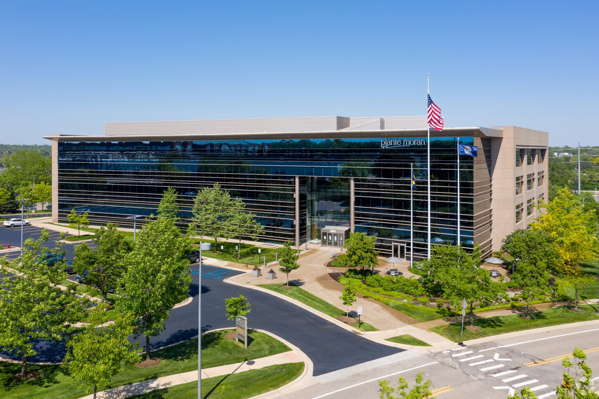 1000 Oakbrook Dr, Ann Arbor, MI for lease Primary Photo- Image 1 of 10