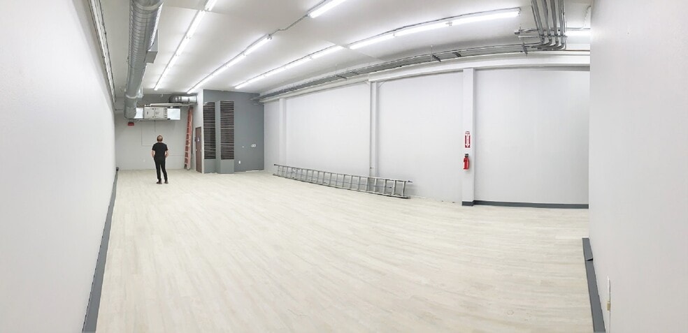 1320 S Main St, Los Angeles, CA for lease - Building Photo - Image 2 of 3