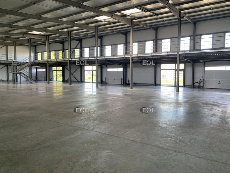Flex in Taillades for sale - Building Photo - Image 2 of 8