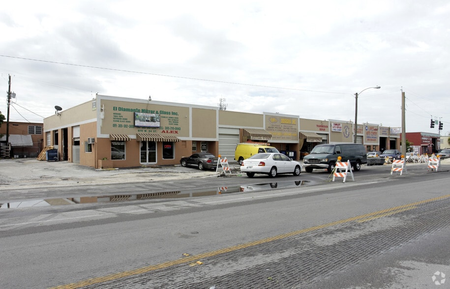 670-698 W 84th St, Hialeah, FL for lease - Building Photo - Image 3 of 14