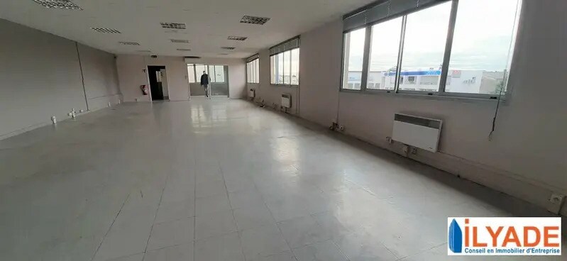 Office in Vitrolles for lease - Interior Photo - Image 2 of 5