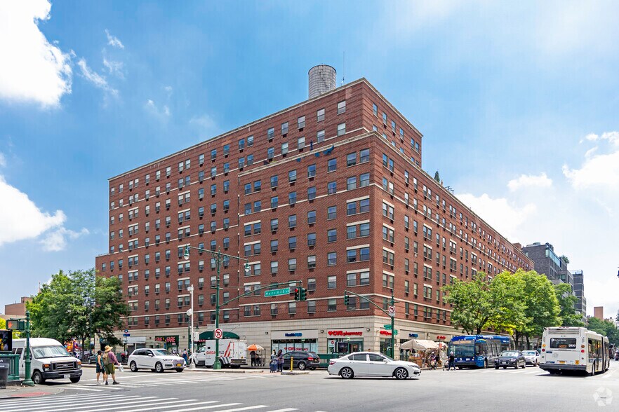 142 Malcolm X Blvd, New York, NY à louer - Photo principale - Image 1 de 11