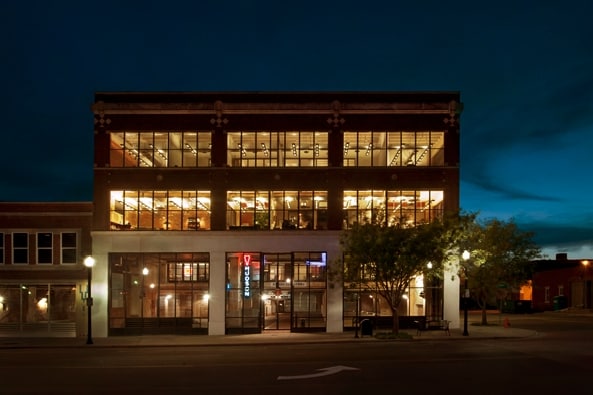 825 N Broadway Ave, Oklahoma City, OK for lease - Building Photo - Image 2 of 9