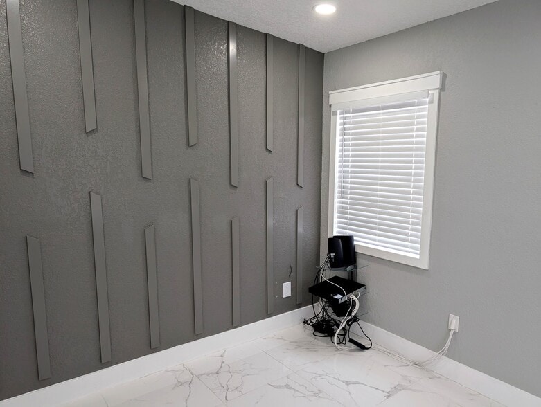 1245 N Pine Hills Rd, Orlando, FL for lease - Interior Photo - Image 2 of 28