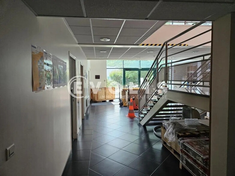 9 Avenue Des Froides Bouillies, Morangis à louer - Hall d’entrée - Image 3 de 11