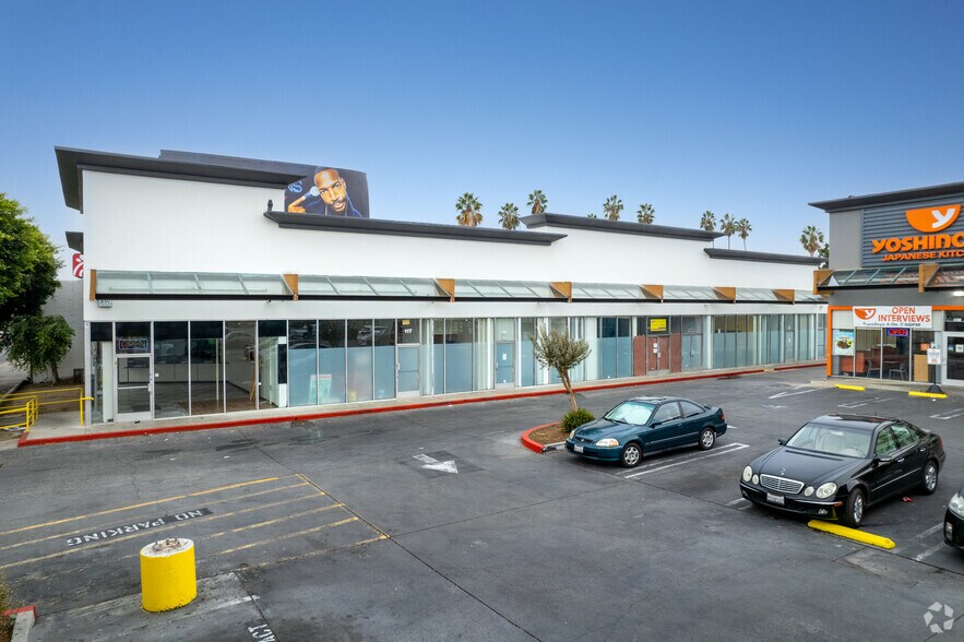 1075 N Western Ave, Los Angeles, CA à louer - Photo du bâtiment - Image 2 de 16