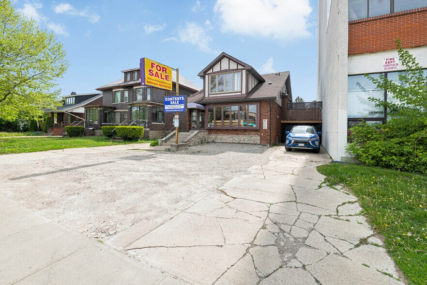 1451 Ouellette Av, Windsor, ON à vendre - Photo du bâtiment - Image 2 de 45
