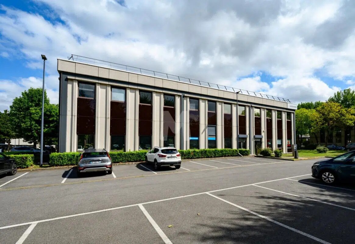 Office in Antony for lease Building Photo- Image 1 of 9