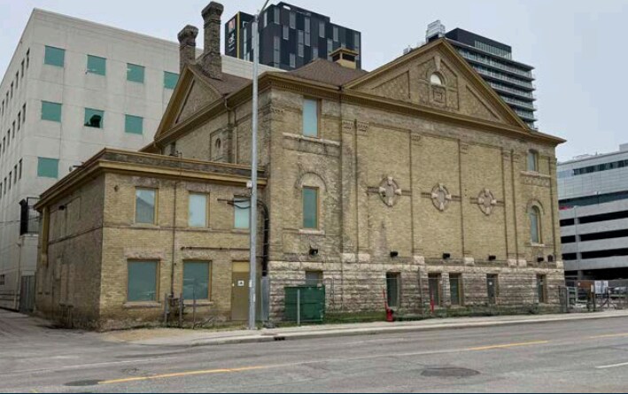 335 Donald St, Winnipeg, MB à louer Photo principale- Image 1 de 2