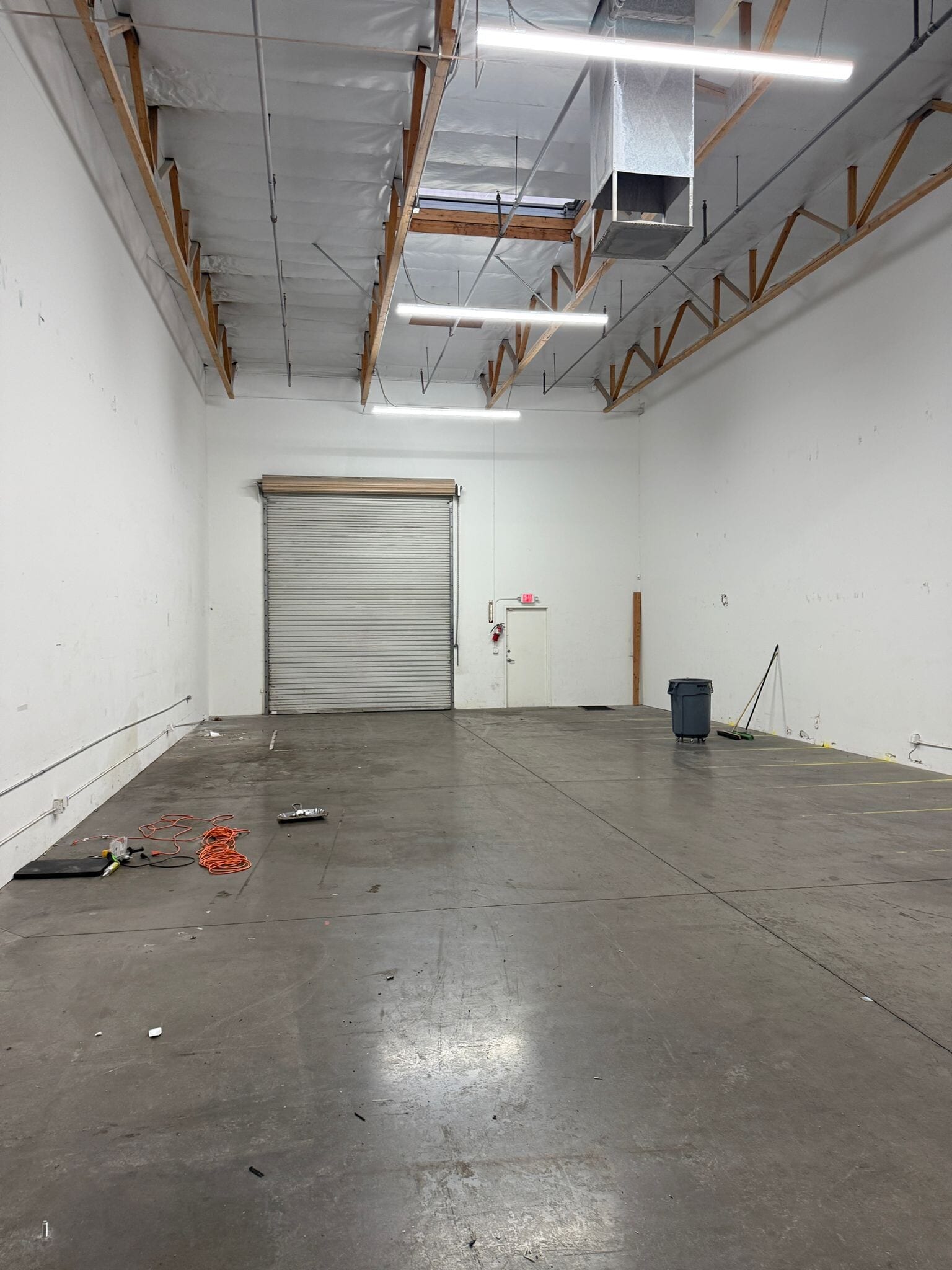 6038 Topaz St, Las Vegas, NV for lease Interior Photo- Image 1 of 6