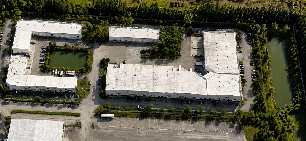 801-821 S Kings Hwy, Fort Pierce, FL à louer - Photo du bâtiment - Image 3 de 4