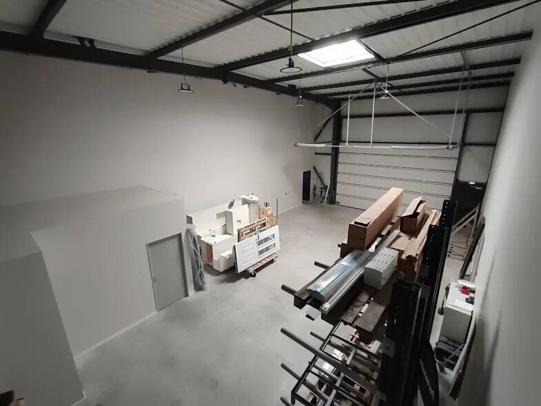 Local d'activités dans Vaulx-Milieu à vendre - Photo intérieure - Image 3 de 8