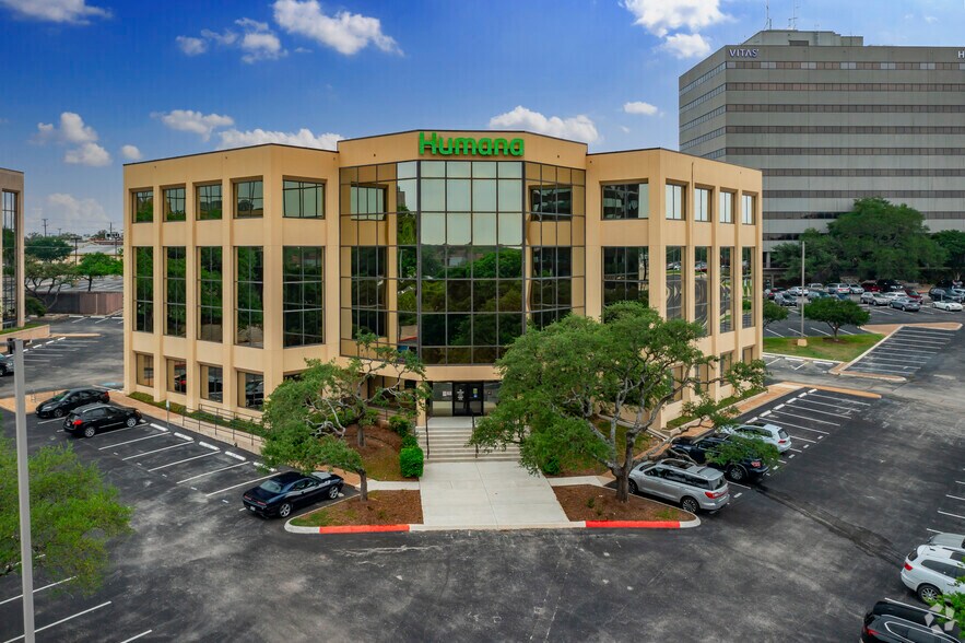 8123 Datapoint Dr, San Antonio, TX for sale - Primary Photo - Image 1 of 4