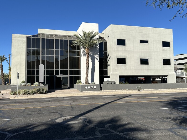 4602 N 16th St, Phoenix, AZ à louer - Photo du bâtiment - Image 1 de 6