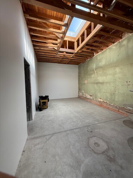 5025-5035 Melrose Ave, Los Angeles, CA à louer - Photo du bâtiment - Image 2 de 5