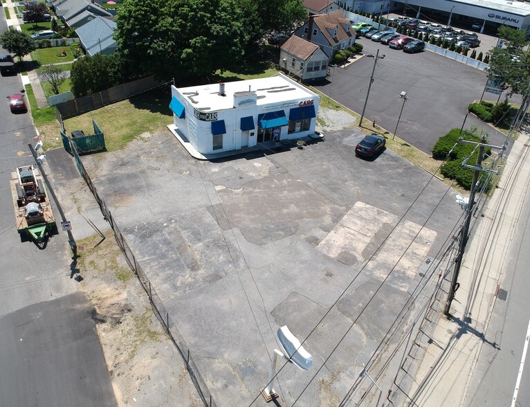 309 Sunrise Hwy, Lindenhurst, NY à vendre - Photo du bâtiment - Image 3 de 10