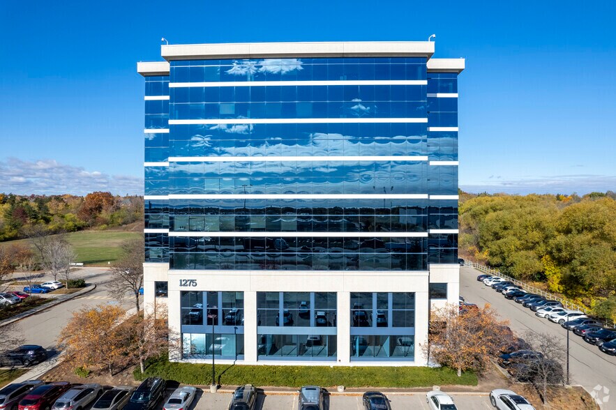 1275 N Service Rd W, Oakville, ON à louer - Photo du bâtiment - Image 2 de 6