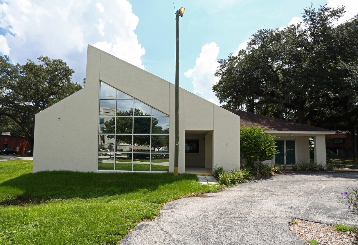 Virginia Gomez portefeuille de 2 propriétés à vendre sur LoopNet.ca Photo du bâtiment- Image 1 de 65