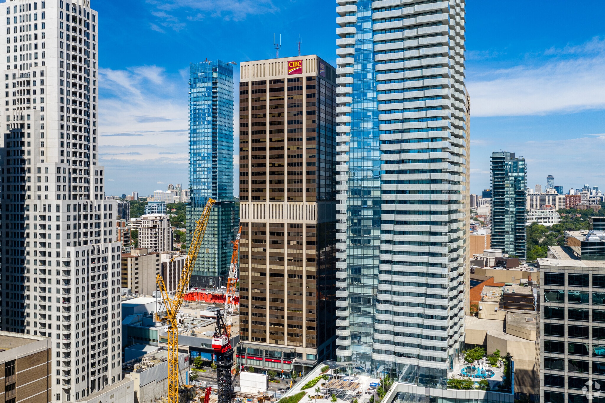 2 Bloor St W, Toronto, ON à louer Photo du bâtiment- Image 1 de 12