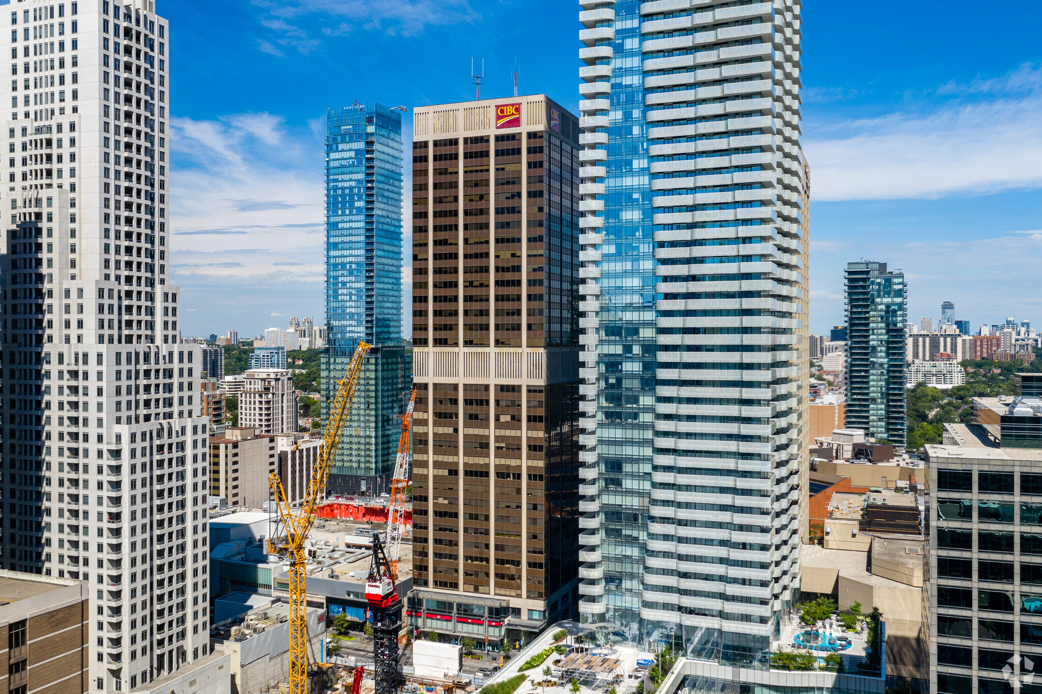 2 Bloor St W, Toronto, ON à louer Photo du bâtiment- Image 1 de 49