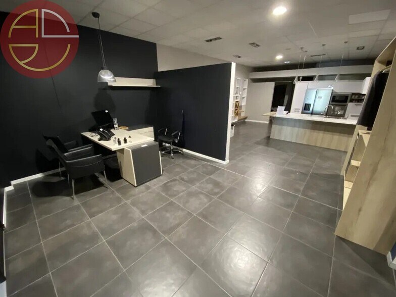Retail in Toulouse for lease - Interior Photo - Image 3 of 6