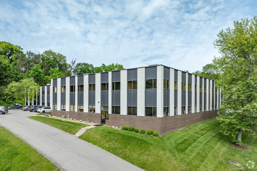 600 N Bell Ave, Carnegie, PA à vendre - Photo principale - Image 1 de 26