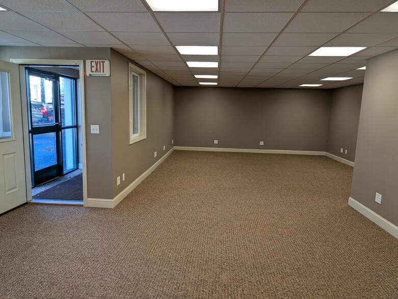 230 Church St, Whitinsville, MA for lease - Building Photo - Image 2 of 15