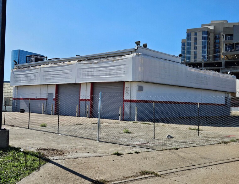 6850 Greenville Ave, Dallas, TX à louer - Photo du bâtiment - Image 2 de 9