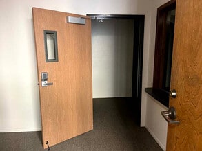 14930 Ventura Blvd, Sherman Oaks, CA for lease Interior Photo- Image 1 of 14