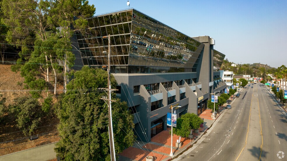 3575 Cahuenga Blvd W, Studio City, CA à louer - Photo du bâtiment - Image 2 de 4