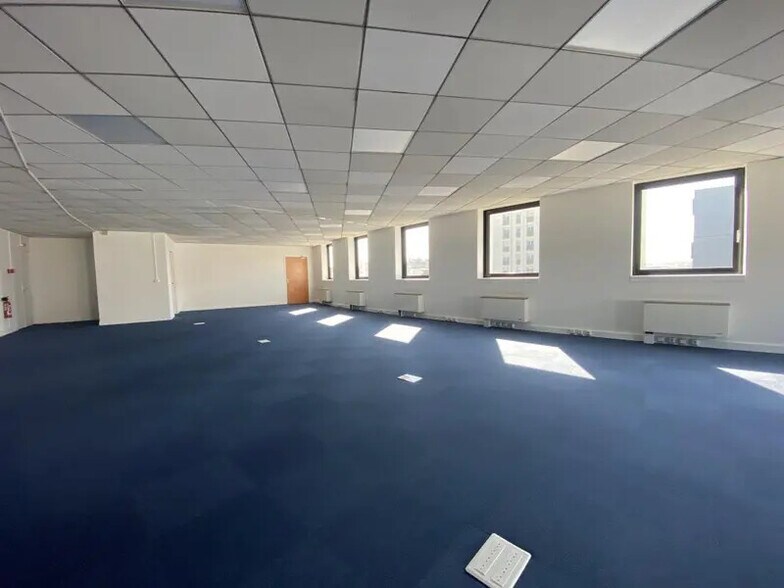 Bureau dans Aubervilliers à louer - Photo du bâtiment - Image 1 de 14