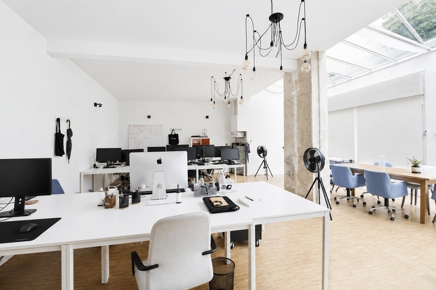 Office in Paris for lease - Building Photo - Image 1 of 7