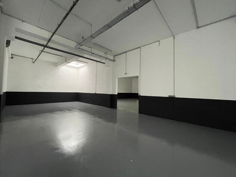 Industrial in Villejuif for lease - Interior Photo - Image 2 of 5