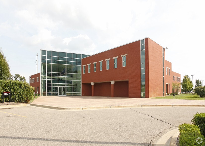 21810 Clessie Ct, New Hudson, MI for lease - Primary Photo - Image 1 of 2