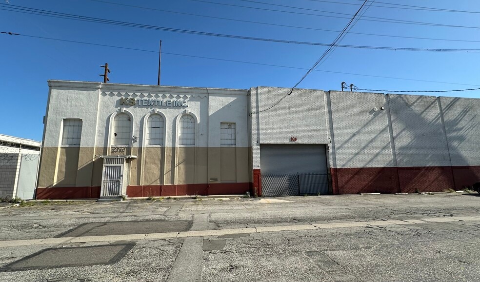 2715 E 12th St, Los Angeles, CA for sale - Primary Photo - Image 1 of 11