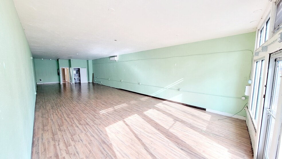 1109 Edgewater St NW, Salem, OR for lease - Interior Photo - Image 2 of 15