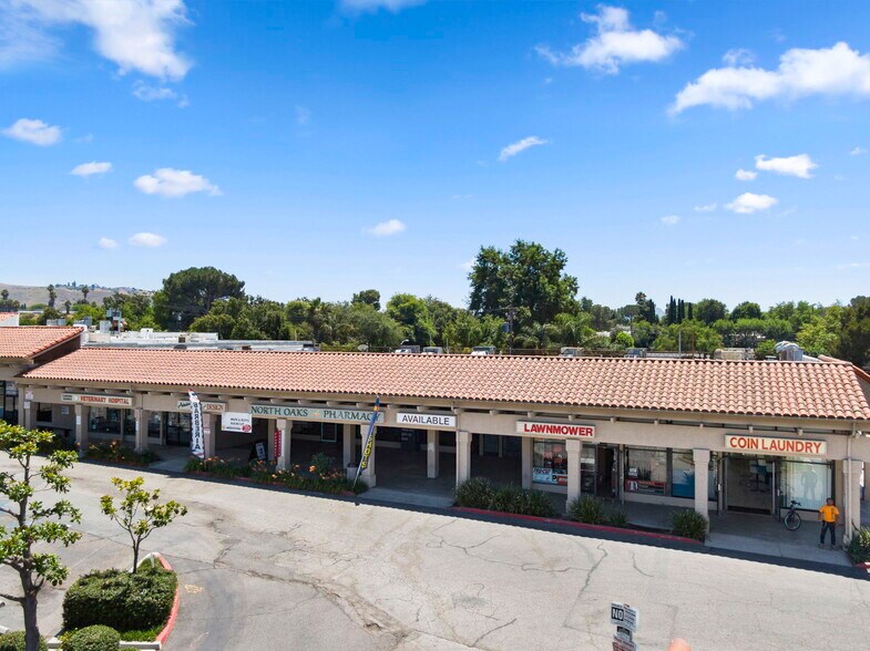 950-1086 E Avienda Dlos Arboles, Thousand Oaks, CA à louer - Photo du bâtiment - Image 3 de 21