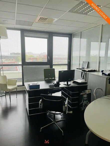 Bureau dans Guyancourt à louer - Photo du bâtiment - Image 1 de 5