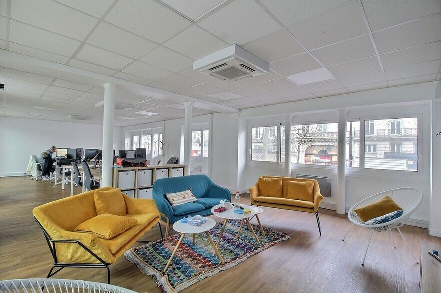 Office in Paris for lease - Building Photo - Image 1 of 4