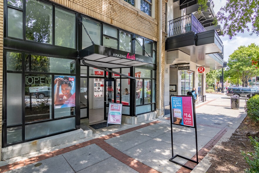 606-608 S Main St, Greenville, SC à louer - Photo du bâtiment - Image 3 de 13