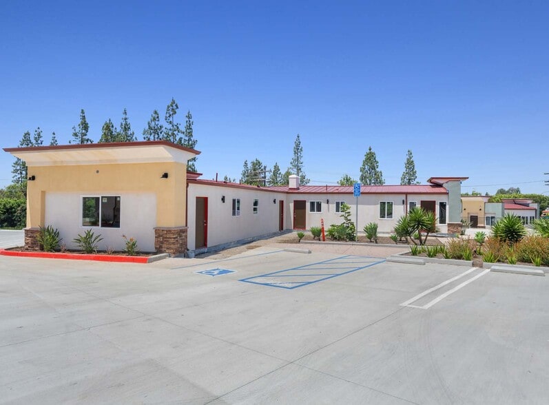 1911 Sunset Dr -, Escondido, CA for lease - Building Photo - Image 1 of 6